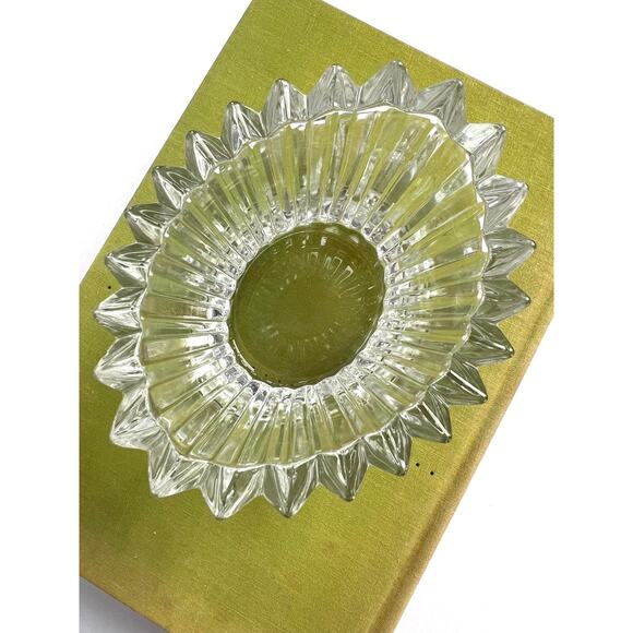 Vintage Ribbed Glass Dish with Lid Oval Trinket Box Coquette Bridal Vanity Dish - Picture 8 of 9